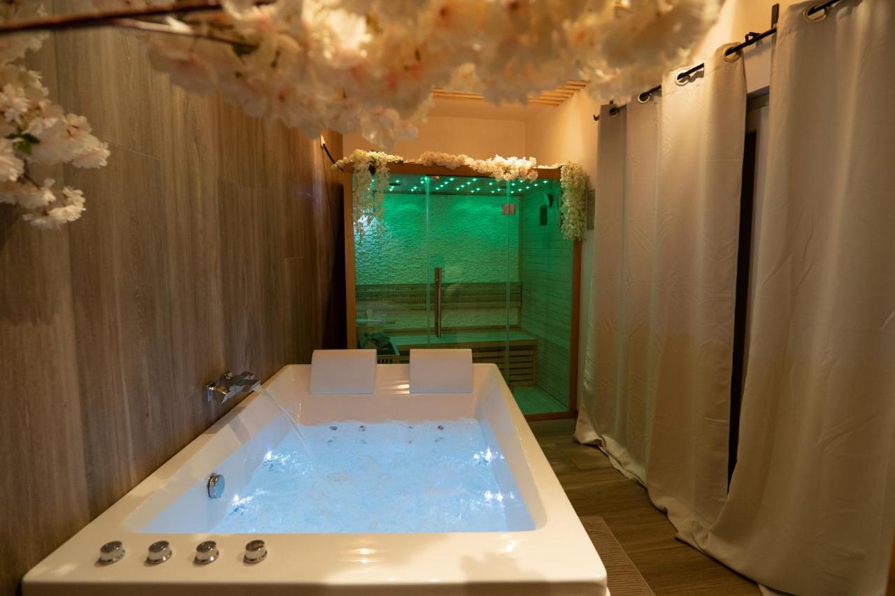 Capsule Thailande I Sauna I Balneo I Console I Jeux En Bois I Cinema I Cour Interieure Trith-Saint-Leger Exteriér fotografie