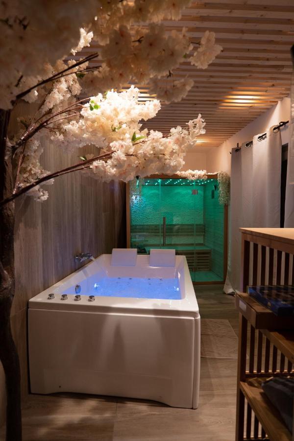 Capsule Thailande I Sauna I Balneo I Console I Jeux En Bois I Cinema I Cour Interieure Trith-Saint-Leger Exteriér fotografie