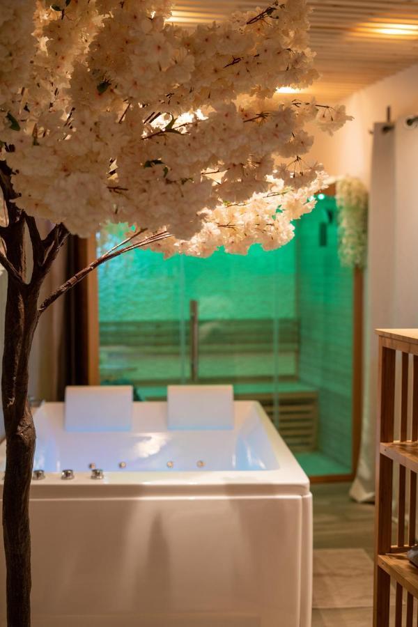 Capsule Thailande I Sauna I Balneo I Console I Jeux En Bois I Cinema I Cour Interieure Trith-Saint-Leger Exteriér fotografie