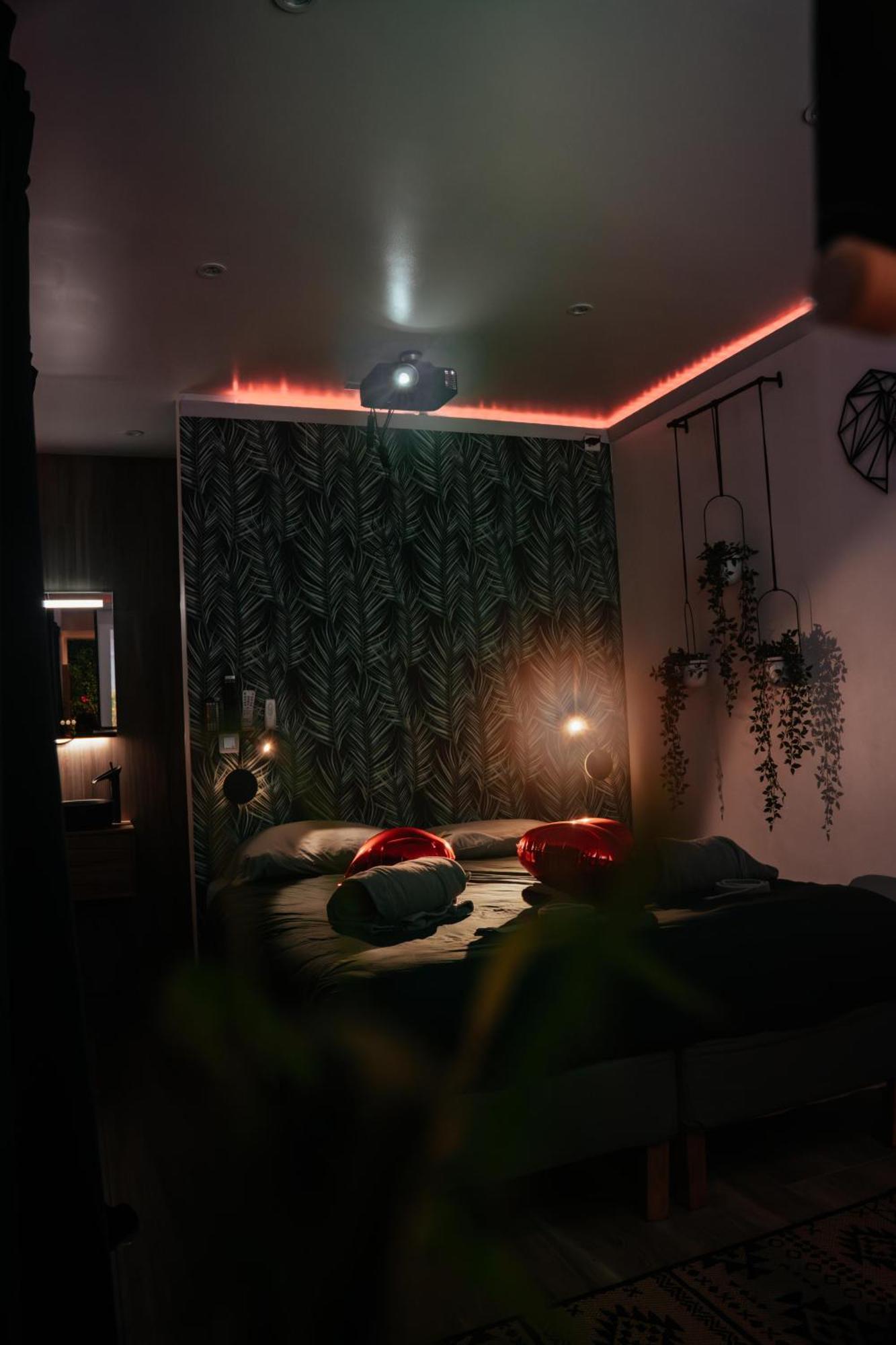 Capsule Thailande I Sauna I Balneo I Console I Jeux En Bois I Cinema I Cour Interieure Trith-Saint-Leger Exteriér fotografie